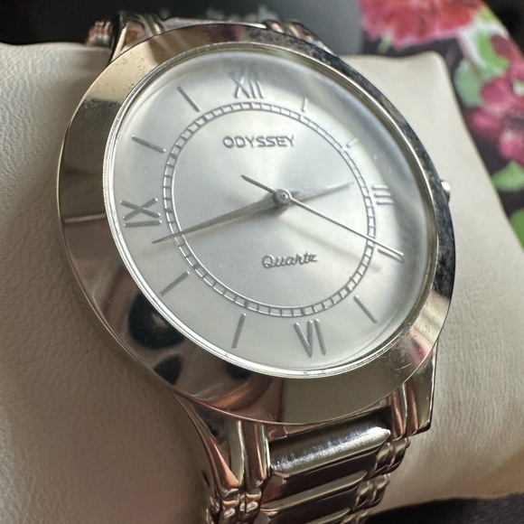 Odyssey Women's Stainless Steel Watch – Gently Used, Needs Battery, 3cm Face - Picture 3 of 13